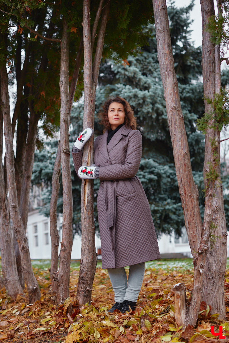 Могут ли варежки стать главным акцентом любого модного образа? Да! Доказано талантливой жительницей Владимира. Елена Королева – новая героиня рубрики «Свой стиль» – готова согреть вас своими работами в этот прохладный ноябрь.