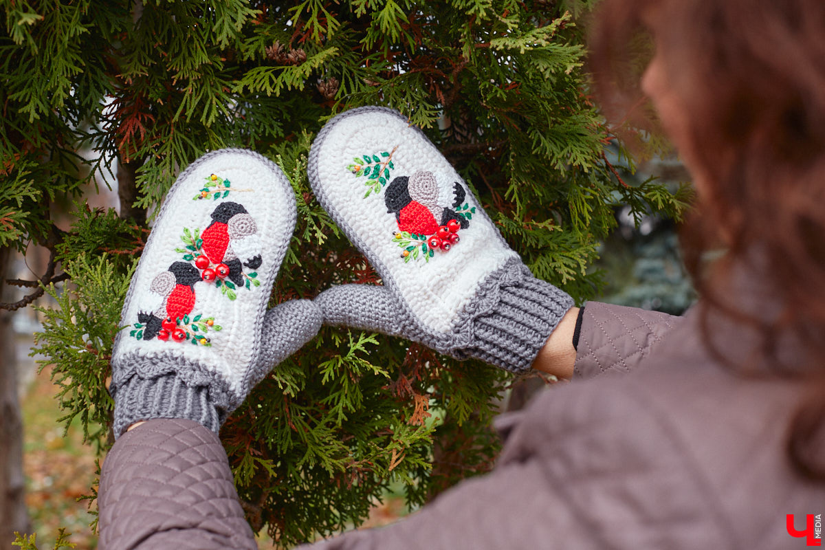 Могут ли варежки стать главным акцентом любого модного образа? Да! Доказано талантливой жительницей Владимира. Елена Королева – новая героиня рубрики «Свой стиль» – готова согреть вас своими работами в этот прохладный ноябрь.