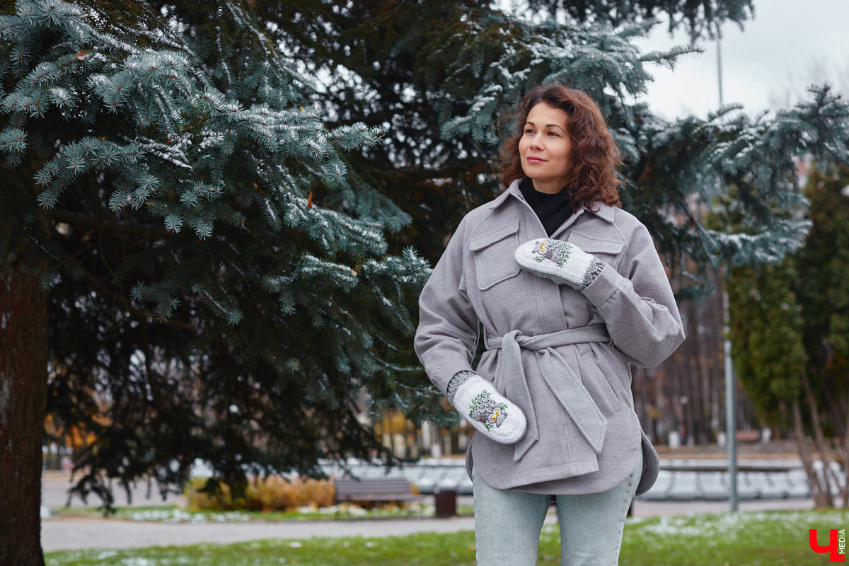 Могут ли варежки стать главным акцентом любого модного образа? Да! Доказано талантливой жительницей Владимира. Елена Королева – новая героиня рубрики «Свой стиль» – готова согреть вас своими работами в этот прохладный ноябрь.