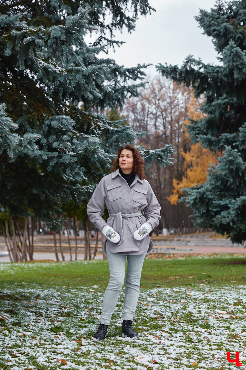 Могут ли варежки стать главным акцентом любого модного образа? Да! Доказано талантливой жительницей Владимира. Елена Королева – новая героиня рубрики «Свой стиль» – готова согреть вас своими работами в этот прохладный ноябрь.