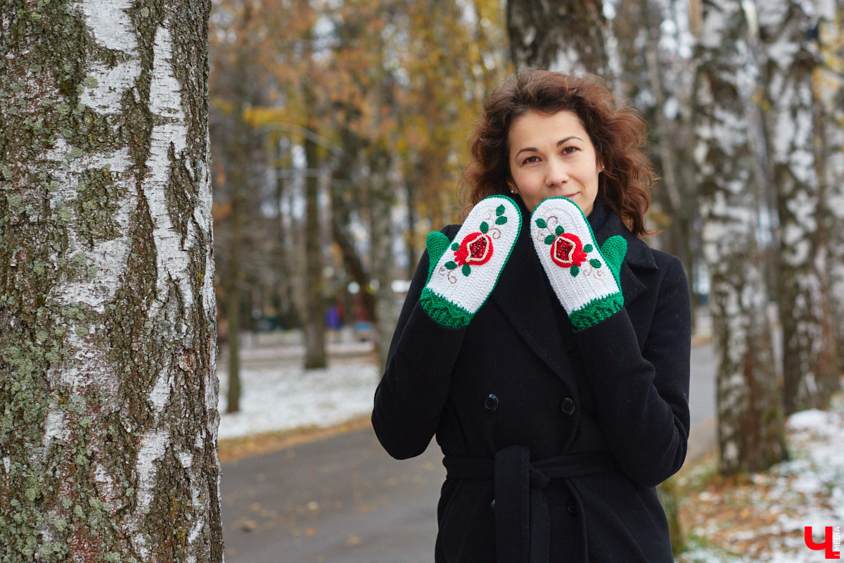 Могут ли варежки стать главным акцентом любого модного образа? Да! Доказано талантливой жительницей Владимира. Елена Королева – новая героиня рубрики «Свой стиль» – готова согреть вас своими работами в этот прохладный ноябрь.