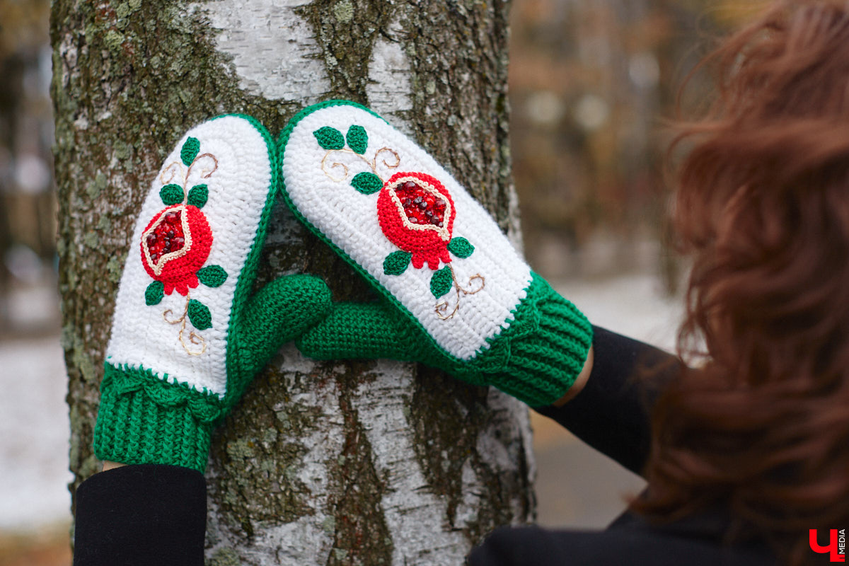 Могут ли варежки стать главным акцентом любого модного образа? Да! Доказано талантливой жительницей Владимира. Елена Королева – новая героиня рубрики «Свой стиль» – готова согреть вас своими работами в этот прохладный ноябрь.