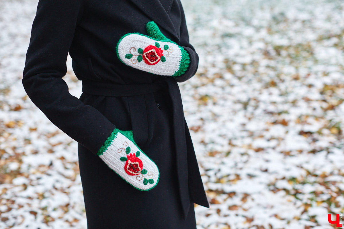 Могут ли варежки стать главным акцентом любого модного образа? Да! Доказано талантливой жительницей Владимира. Елена Королева – новая героиня рубрики «Свой стиль» – готова согреть вас своими работами в этот прохладный ноябрь.