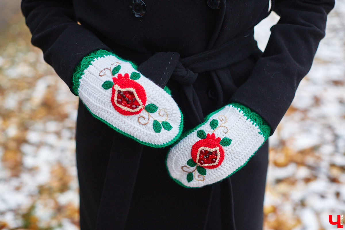 Могут ли варежки стать главным акцентом любого модного образа? Да! Доказано талантливой жительницей Владимира. Елена Королева – новая героиня рубрики «Свой стиль» – готова согреть вас своими работами в этот прохладный ноябрь.