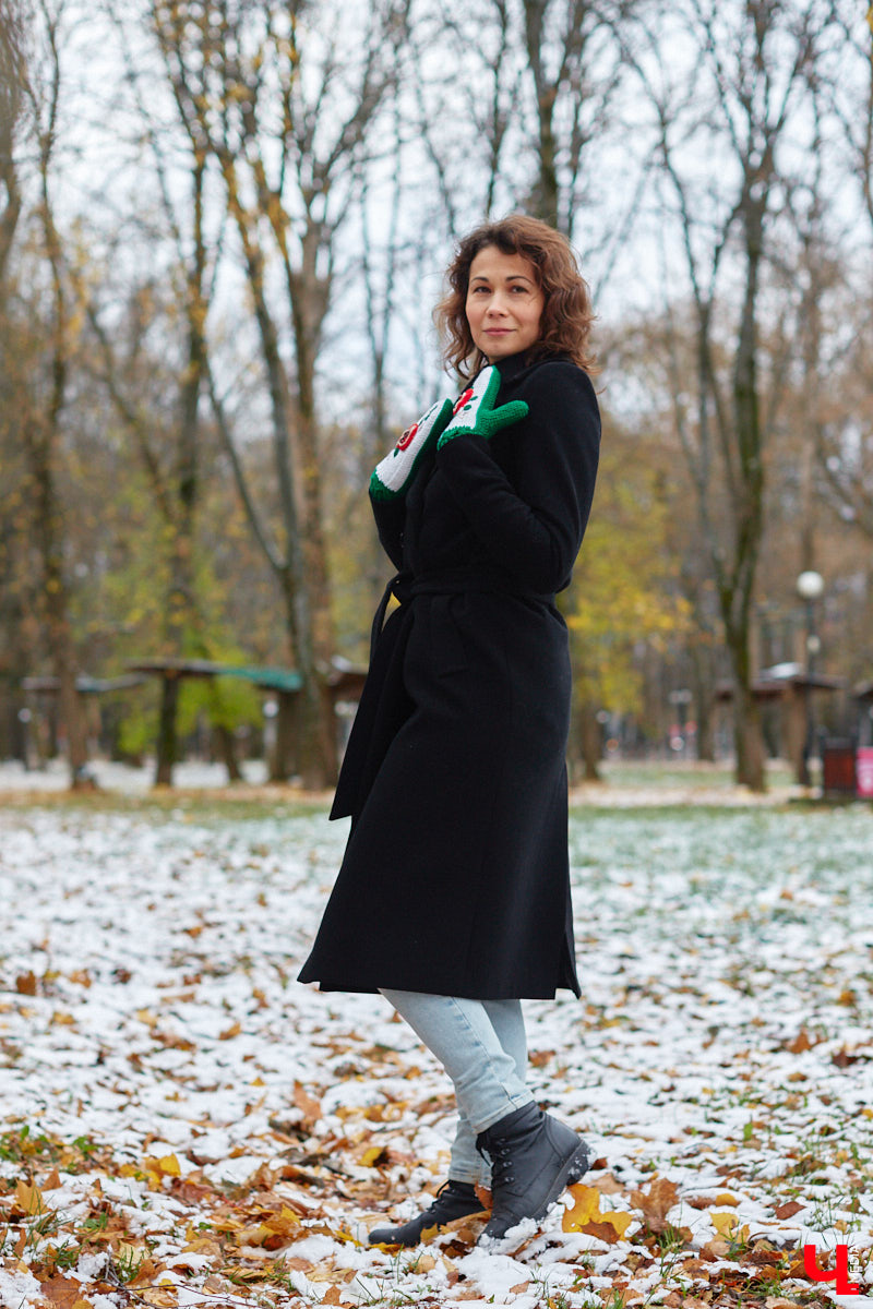 Могут ли варежки стать главным акцентом любого модного образа? Да! Доказано талантливой жительницей Владимира. Елена Королева – новая героиня рубрики «Свой стиль» – готова согреть вас своими работами в этот прохладный ноябрь.