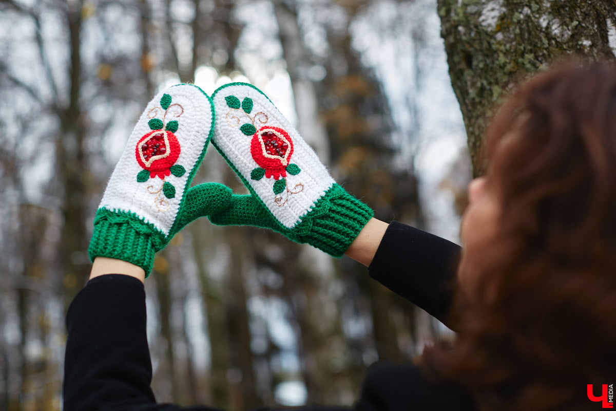 Могут ли варежки стать главным акцентом любого модного образа? Да! Доказано талантливой жительницей Владимира. Елена Королева – новая героиня рубрики «Свой стиль» – готова согреть вас своими работами в этот прохладный ноябрь.