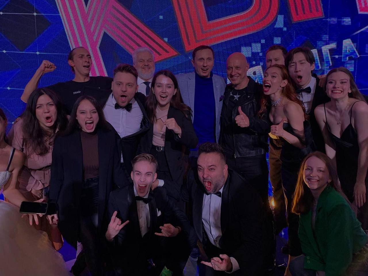 Не так давно снимки владимирской певицы Аланы Чочиевой блеснули на обложке французского журнала MALVIE. А все благодаря удачной коллаборации с фотографом. Чем помимо съемок для глянца занимается вокалистка сейчас, спустя несколько лет после участия в «Голосе»?