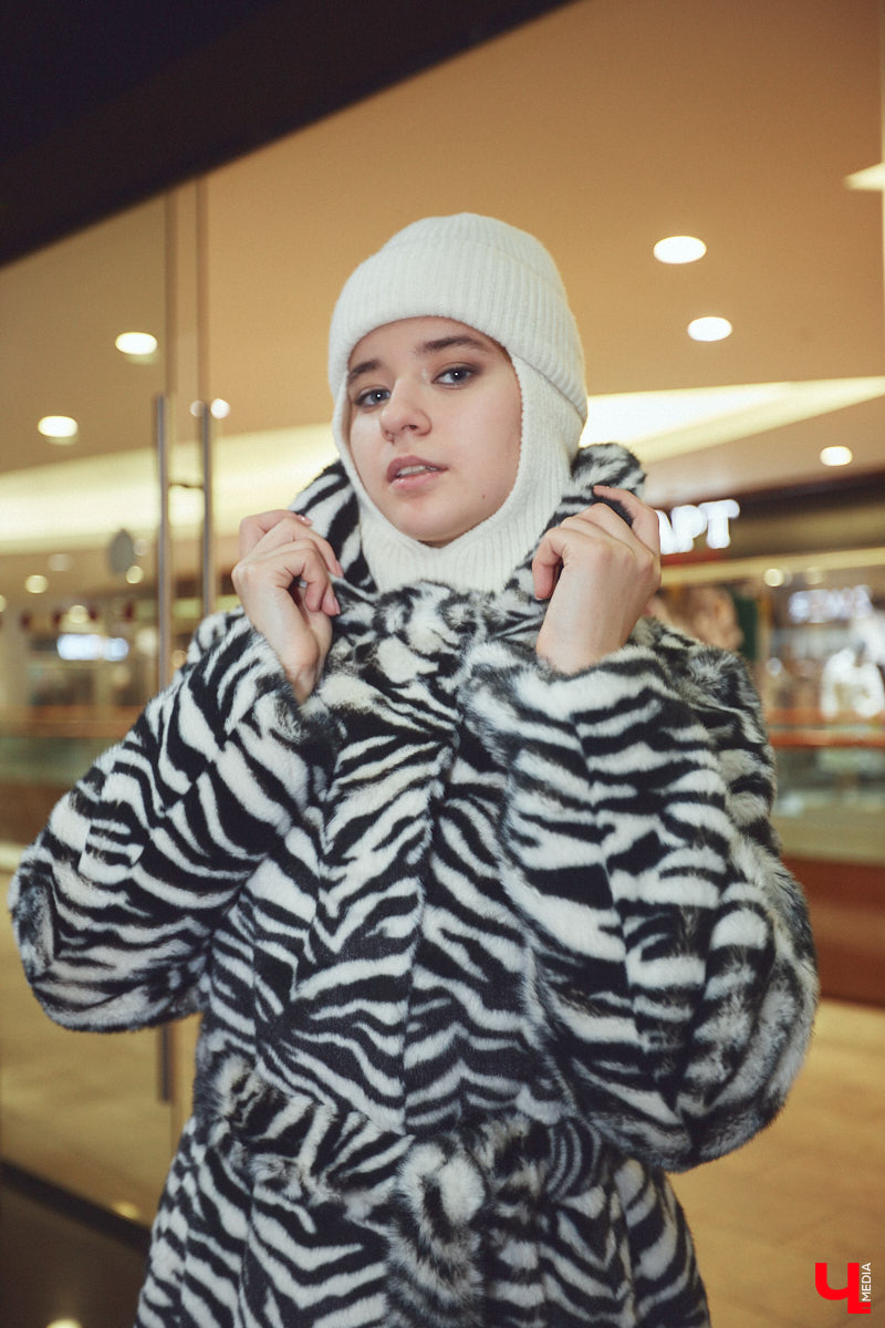 Приставка «эко» очень актуальна в фэшн-индустрии. Искусственный мех уже давно сместил с подиума натуральный, и в топе «альтернативные» шубы. Какие они бывают и с чем их носить, «Ключ-Медиа» рассказал владимирский стилист.