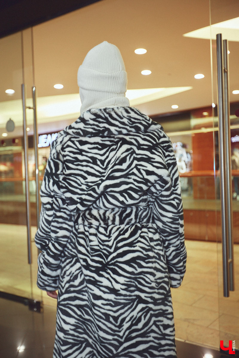 Приставка «эко» очень актуальна в фэшн-индустрии. Искусственный мех уже давно сместил с подиума натуральный, и в топе «альтернативные» шубы. Какие они бывают и с чем их носить, «Ключ-Медиа» рассказал владимирский стилист.