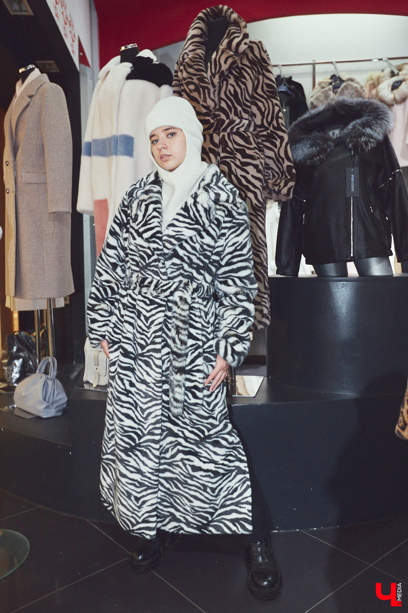 Приставка «эко» очень актуальна в фэшн-индустрии. Искусственный мех уже давно сместил с подиума натуральный, и в топе «альтернативные» шубы. Какие они бывают и с чем их носить, «Ключ-Медиа» рассказал владимирский стилист.