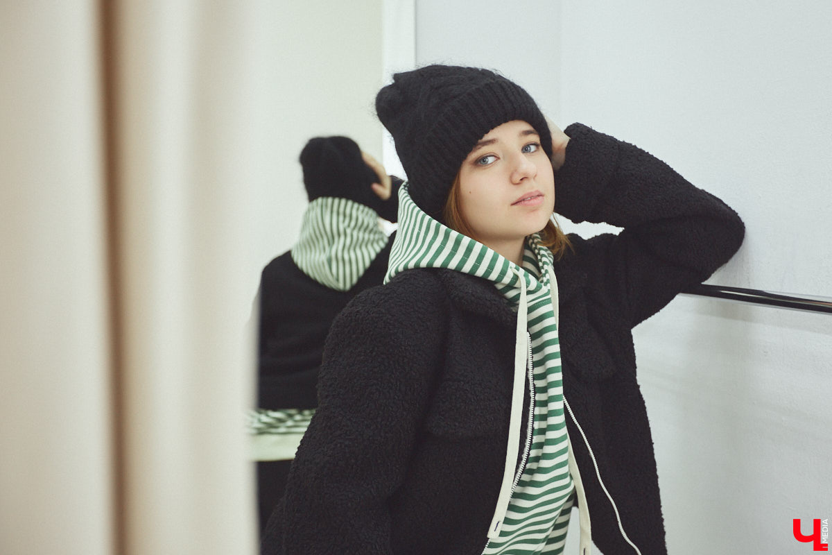 Приставка «эко» очень актуальна в фэшн-индустрии. Искусственный мех уже давно сместил с подиума натуральный, и в топе «альтернативные» шубы. Какие они бывают и с чем их носить, «Ключ-Медиа» рассказал владимирский стилист.