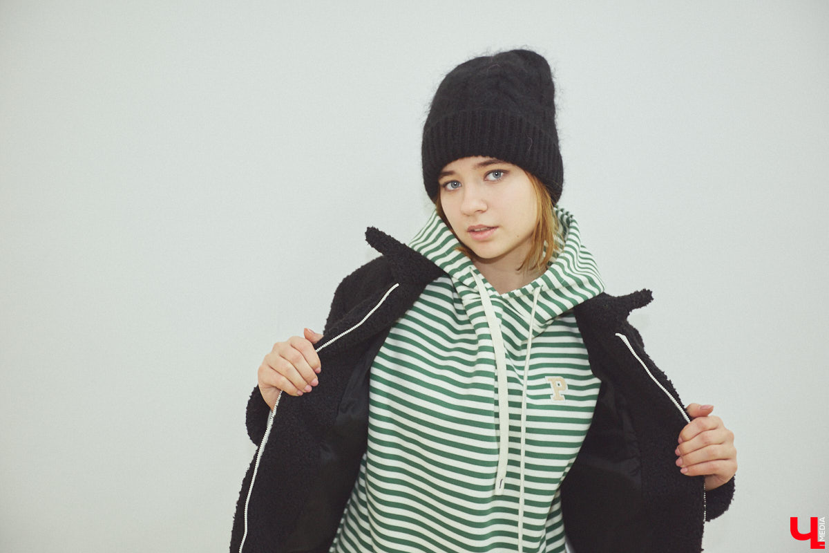 Приставка «эко» очень актуальна в фэшн-индустрии. Искусственный мех уже давно сместил с подиума натуральный, и в топе «альтернативные» шубы. Какие они бывают и с чем их носить, «Ключ-Медиа» рассказал владимирский стилист.