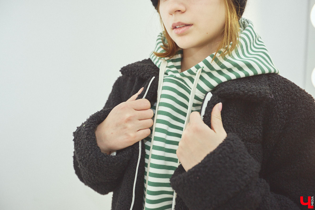 Приставка «эко» очень актуальна в фэшн-индустрии. Искусственный мех уже давно сместил с подиума натуральный, и в топе «альтернативные» шубы. Какие они бывают и с чем их носить, «Ключ-Медиа» рассказал владимирский стилист.