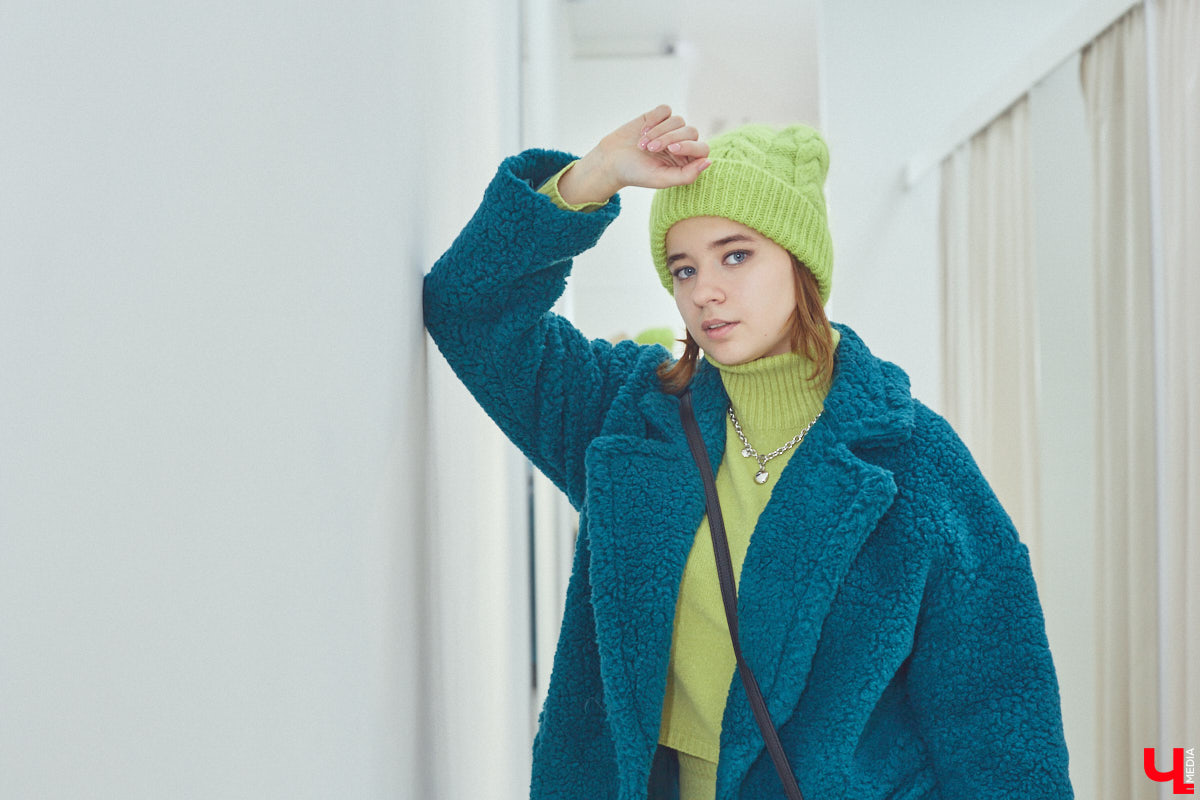 Приставка «эко» очень актуальна в фэшн-индустрии. Искусственный мех уже давно сместил с подиума натуральный, и в топе «альтернативные» шубы. Какие они бывают и с чем их носить, «Ключ-Медиа» рассказал владимирский стилист.