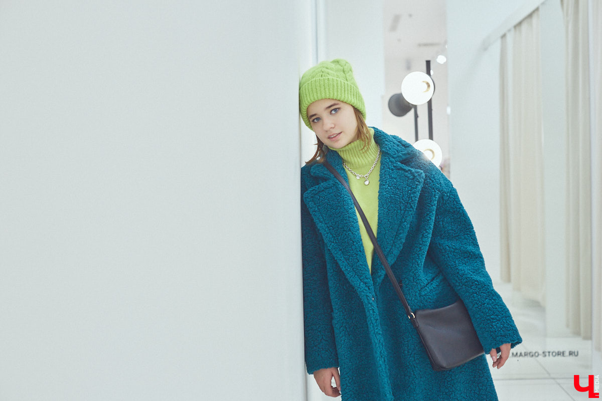 Приставка «эко» очень актуальна в фэшн-индустрии. Искусственный мех уже давно сместил с подиума натуральный, и в топе «альтернативные» шубы. Какие они бывают и с чем их носить, «Ключ-Медиа» рассказал владимирский стилист.