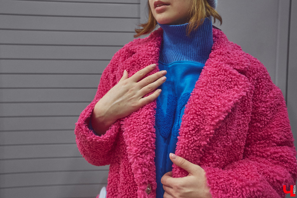 Приставка «эко» очень актуальна в фэшн-индустрии. Искусственный мех уже давно сместил с подиума натуральный, и в топе «альтернативные» шубы. Какие они бывают и с чем их носить, «Ключ-Медиа» рассказал владимирский стилист.