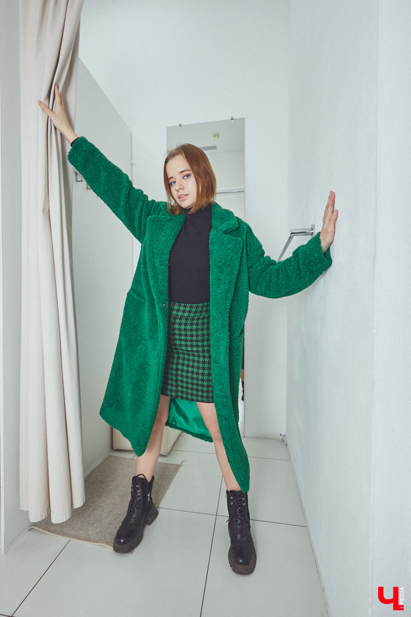 Приставка «эко» очень актуальна в фэшн-индустрии. Искусственный мех уже давно сместил с подиума натуральный, и в топе «альтернативные» шубы. Какие они бывают и с чем их носить, «Ключ-Медиа» рассказал владимирский стилист.