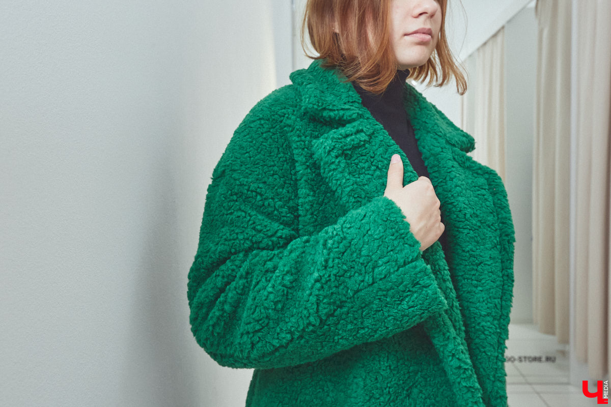 Приставка «эко» очень актуальна в фэшн-индустрии. Искусственный мех уже давно сместил с подиума натуральный, и в топе «альтернативные» шубы. Какие они бывают и с чем их носить, «Ключ-Медиа» рассказал владимирский стилист.