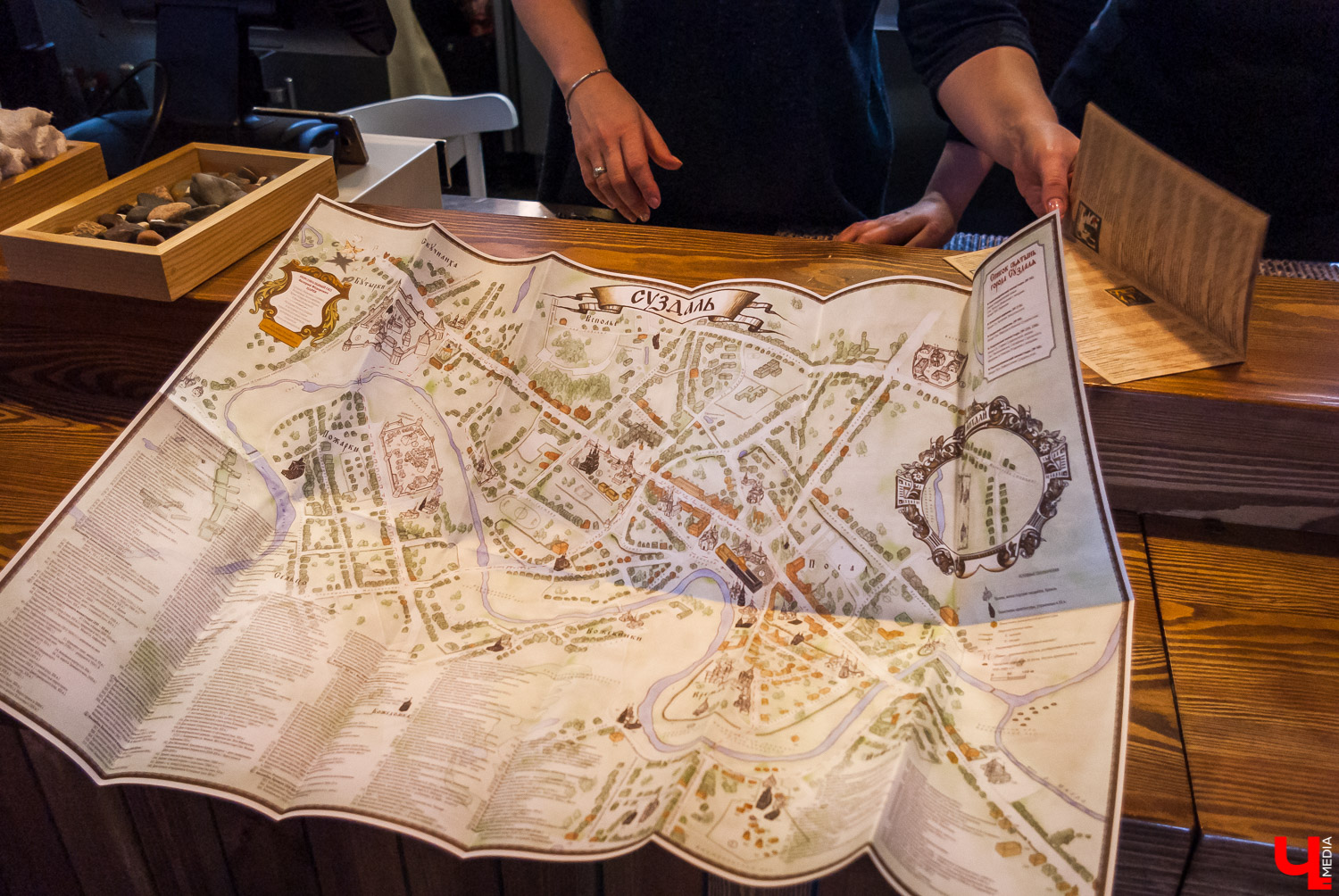 IT-сервис SuperJob провёл интересное исследование. Аналитики задали 1600 совершеннолетним и экономически активным гражданам из 375 населённых пунктов вопрос: «В туристическую поездку по каким городам России вы хотели бы отправиться в течение ближайшего года?» Респонденты могли выбрать несколько вариантов ответа. Спойлер: на втором месте города Золотого кольца, в том числе Владимир и Суздаль. Кто ещё вошёл топ?