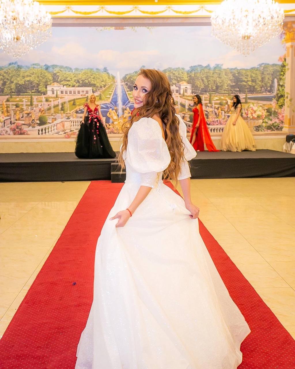 Перед началом Международного конкурса красоты «Миссис Европа — 2022» в Болгарии девушкам из России дали понять: «Призовых мест не ждите». Но Марина Лукьянова из Судогды всё же вошла в топ-10 финалисток и стала «Миссис Европа Совершенство»!