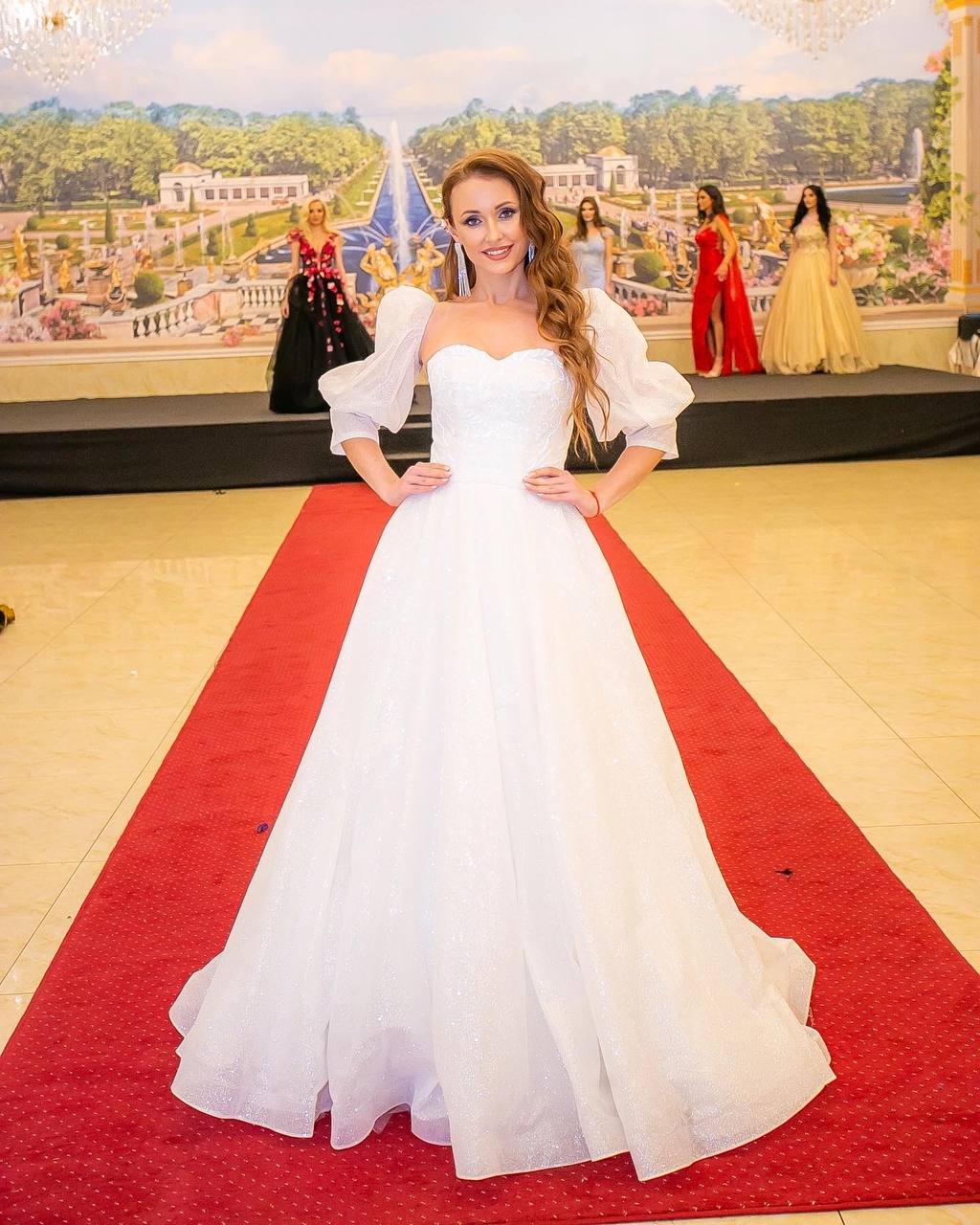 Перед началом Международного конкурса красоты «Миссис Европа — 2022» в Болгарии девушкам из России дали понять: «Призовых мест не ждите». Но Марина Лукьянова из Судогды всё же вошла в топ-10 финалисток и стала «Миссис Европа Совершенство»!