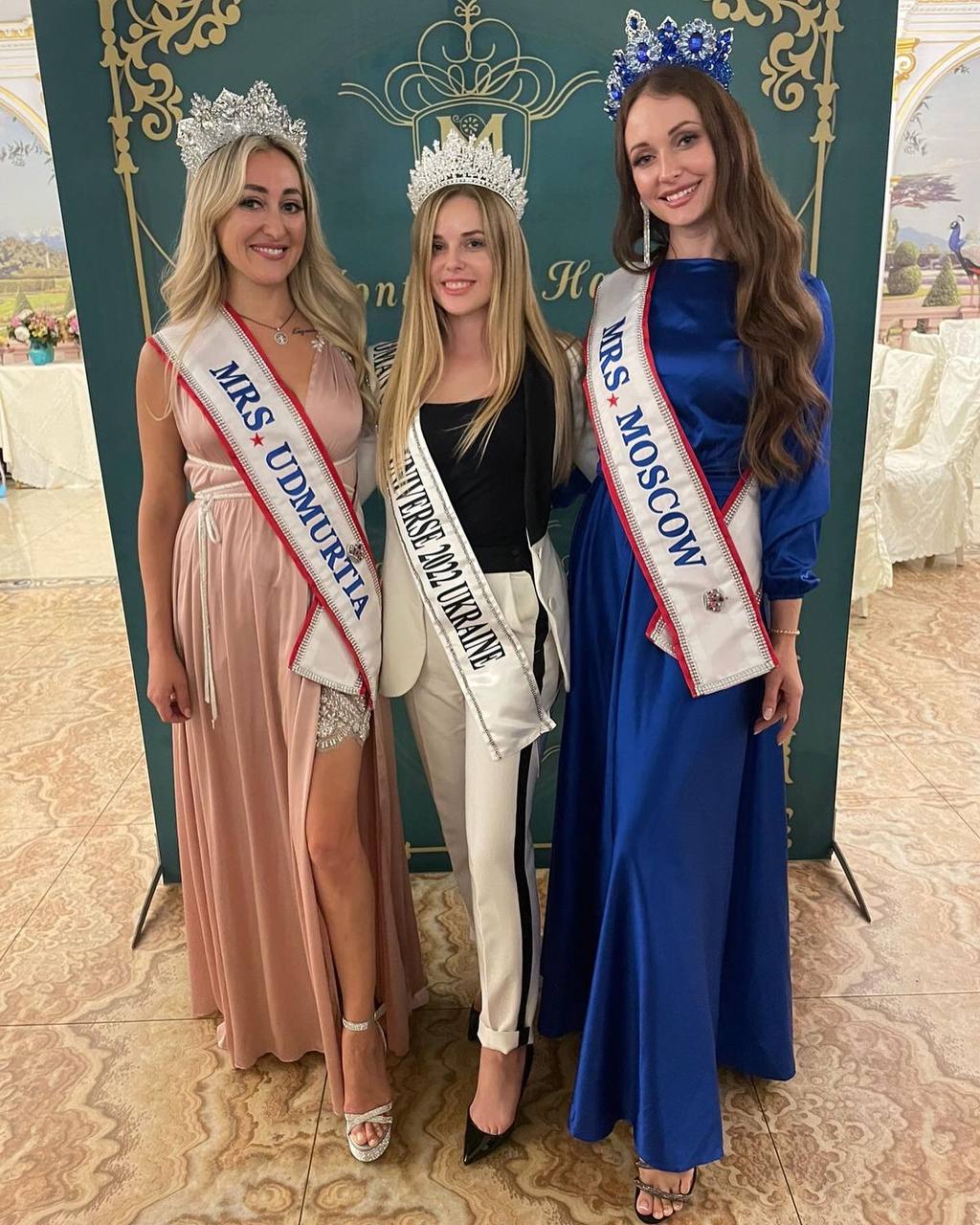 Перед началом Международного конкурса красоты «Миссис Европа — 2022» в Болгарии девушкам из России дали понять: «Призовых мест не ждите». Но Марина Лукьянова из Судогды всё же вошла в топ-10 финалисток и стала «Миссис Европа Совершенство»!