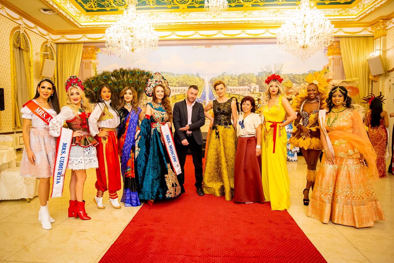 Перед началом Международного конкурса красоты «Миссис Европа — 2022» в Болгарии девушкам из России дали понять: «Призовых мест не ждите». Но Марина Лукьянова из Судогды всё же вошла в топ-10 финалисток и стала «Миссис Европа Совершенство»!