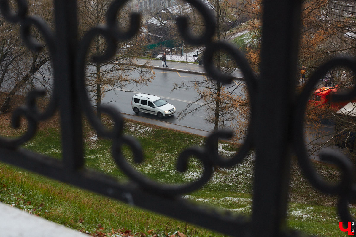 Сменить «обувку» или подождать еще немного? Этим вопросом сейчас задается каждый автомобилист. «Ключ-Медиа» обратился за советом к опытному инструктору по вождению Максиму Жилину.