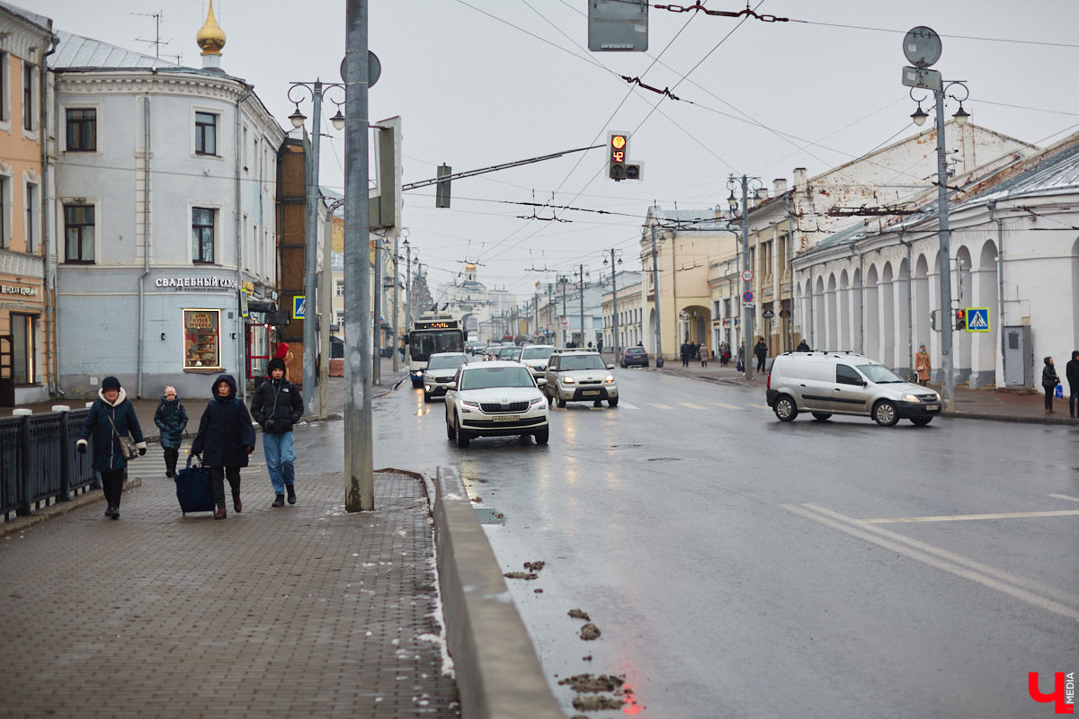 Сменить «обувку» или подождать еще немного? Этим вопросом сейчас задается каждый автомобилист. «Ключ-Медиа» обратился за советом к опытному инструктору по вождению Максиму Жилину.