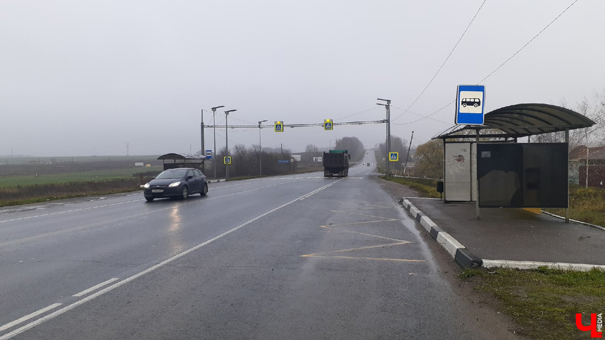 На этой неделе стало известно о масштабных работах, которые ожидаются на трассе Владимир — Суздаль. Дорогу обещают расширить до четырех полос. Со временем полотна обновляются или еще только будут обновляться на территории всего региона. Наша сегодняшняя подборка тому подтверждение.