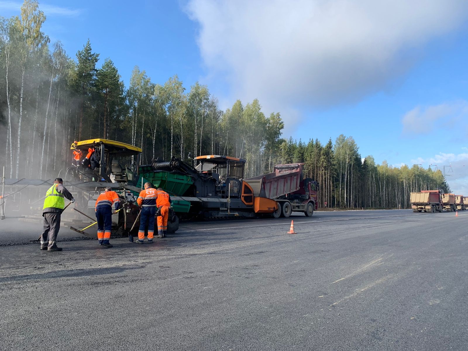 На этой неделе стало известно о масштабных работах, которые ожидаются на трассе Владимир — Суздаль. Дорогу обещают расширить до четырех полос. Со временем полотна обновляются или еще только будут обновляться на территории всего региона. Наша сегодняшняя подборка тому подтверждение.