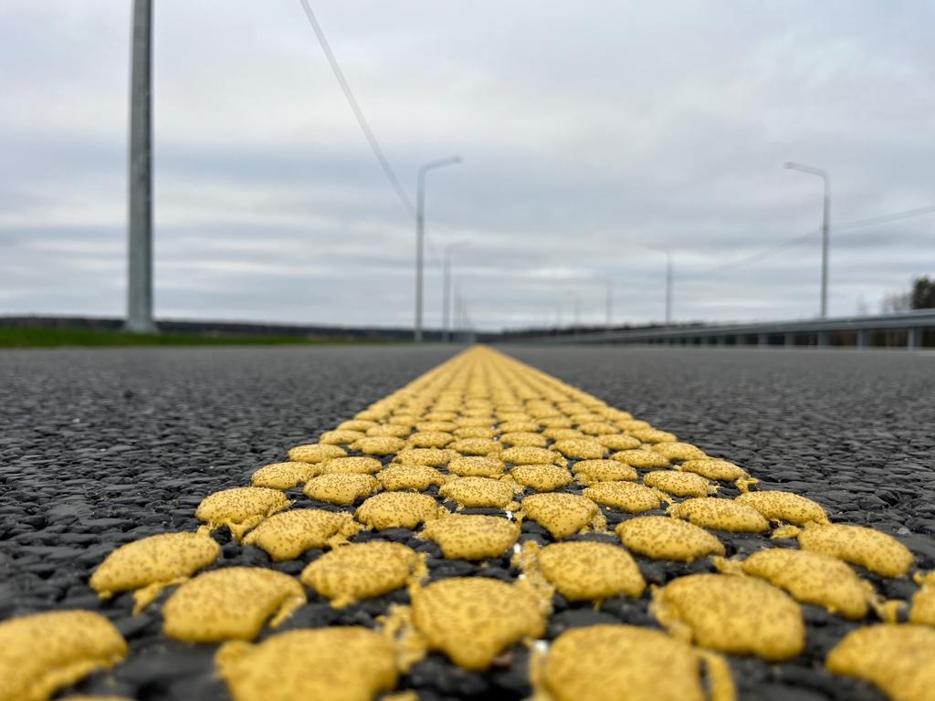 На этой неделе стало известно о масштабных работах, которые ожидаются на трассе Владимир — Суздаль. Дорогу обещают расширить до четырех полос. Со временем полотна обновляются или еще только будут обновляться на территории всего региона. Наша сегодняшняя подборка тому подтверждение.