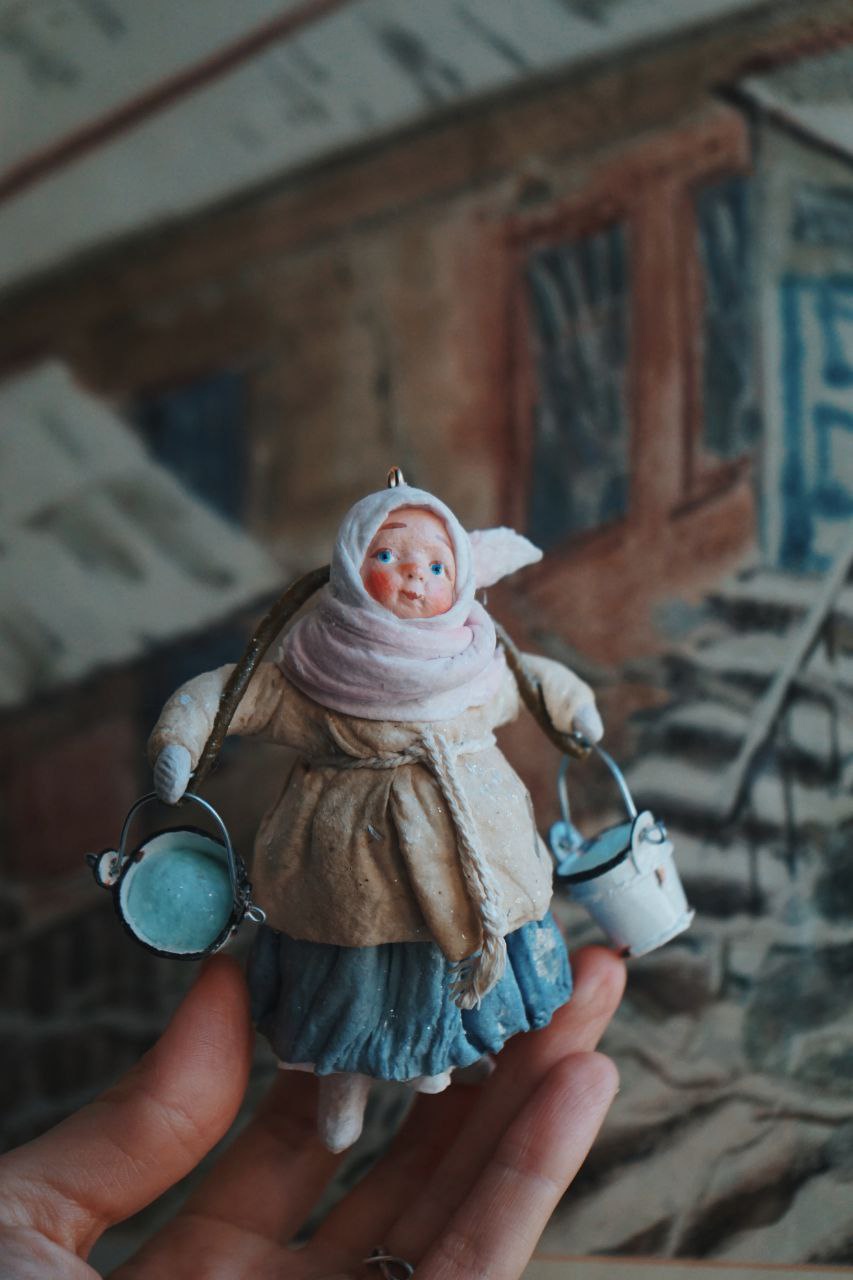 Удивительные игрушки из ваты делают в небольшой деревне Вязниковского района. Елочные украшения уже прославили Кузьмино на всю страну. Если хотите ощутить приближение Нового года, тогда не просто прочтите этот материал до конца, но и найдите время, чтобы посетить уникальную мини-артель Владимирской области.