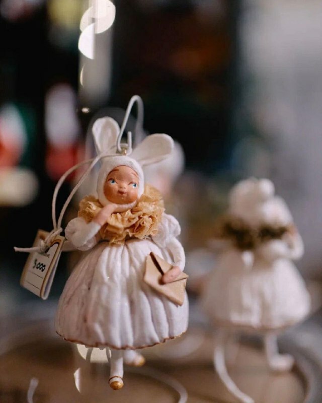 Удивительные игрушки из ваты делают в небольшой деревне Вязниковского района. Елочные украшения уже прославили Кузьмино на всю страну. Если хотите ощутить приближение Нового года, тогда не просто прочтите этот материал до конца, но и найдите время, чтобы посетить уникальную мини-артель Владимирской области.