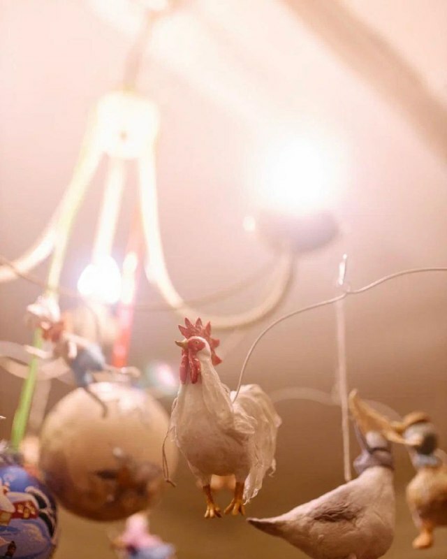 Удивительные игрушки из ваты делают в небольшой деревне Вязниковского района. Елочные украшения уже прославили Кузьмино на всю страну. Если хотите ощутить приближение Нового года, тогда не просто прочтите этот материал до конца, но и найдите время, чтобы посетить уникальную мини-артель Владимирской области.