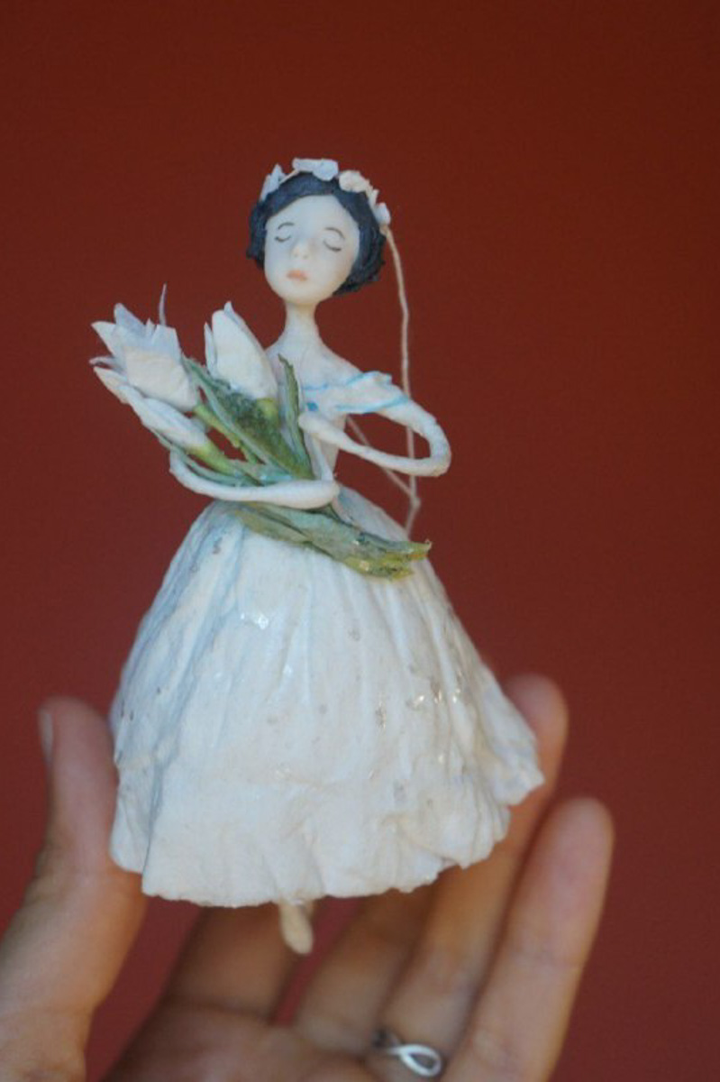 Удивительные игрушки из ваты делают в небольшой деревне Вязниковского района. Елочные украшения уже прославили Кузьмино на всю страну. Если хотите ощутить приближение Нового года, тогда не просто прочтите этот материал до конца, но и найдите время, чтобы посетить уникальную мини-артель Владимирской области.