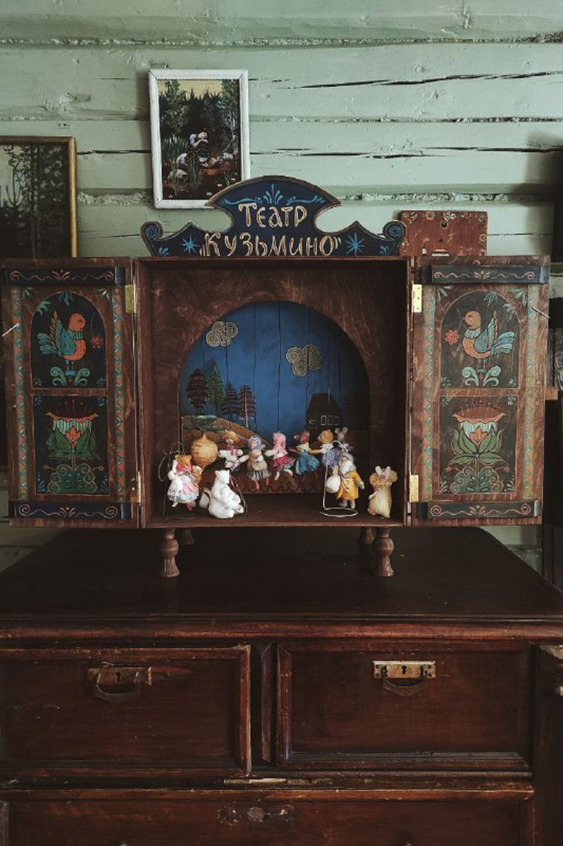 Удивительные игрушки из ваты делают в небольшой деревне Вязниковского района. Елочные украшения уже прославили Кузьмино на всю страну. Если хотите ощутить приближение Нового года, тогда не просто прочтите этот материал до конца, но и найдите время, чтобы посетить уникальную мини-артель Владимирской области.