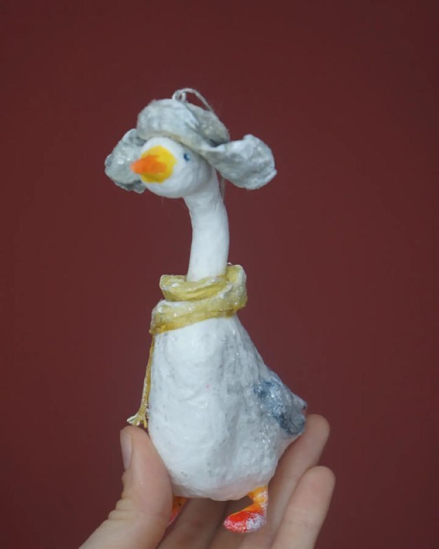 Удивительные игрушки из ваты делают в небольшой деревне Вязниковского района. Елочные украшения уже прославили Кузьмино на всю страну. Если хотите ощутить приближение Нового года, тогда не просто прочтите этот материал до конца, но и найдите время, чтобы посетить уникальную мини-артель Владимирской области.