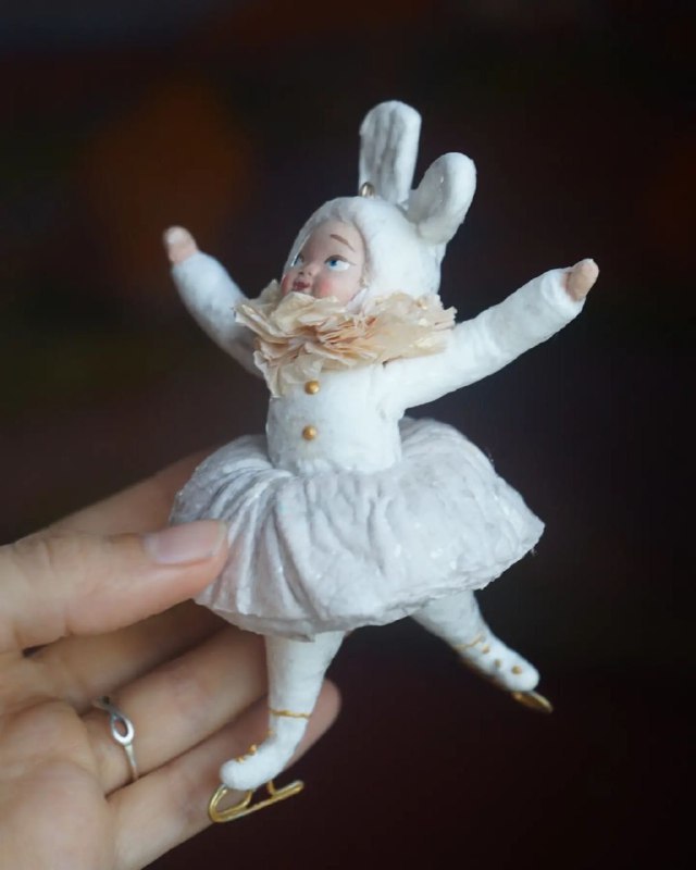 Удивительные игрушки из ваты делают в небольшой деревне Вязниковского района. Елочные украшения уже прославили Кузьмино на всю страну. Если хотите ощутить приближение Нового года, тогда не просто прочтите этот материал до конца, но и найдите время, чтобы посетить уникальную мини-артель Владимирской области.