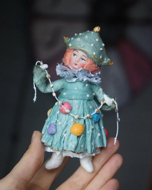 Удивительные игрушки из ваты делают в небольшой деревне Вязниковского района. Елочные украшения уже прославили Кузьмино на всю страну. Если хотите ощутить приближение Нового года, тогда не просто прочтите этот материал до конца, но и найдите время, чтобы посетить уникальную мини-артель Владимирской области.