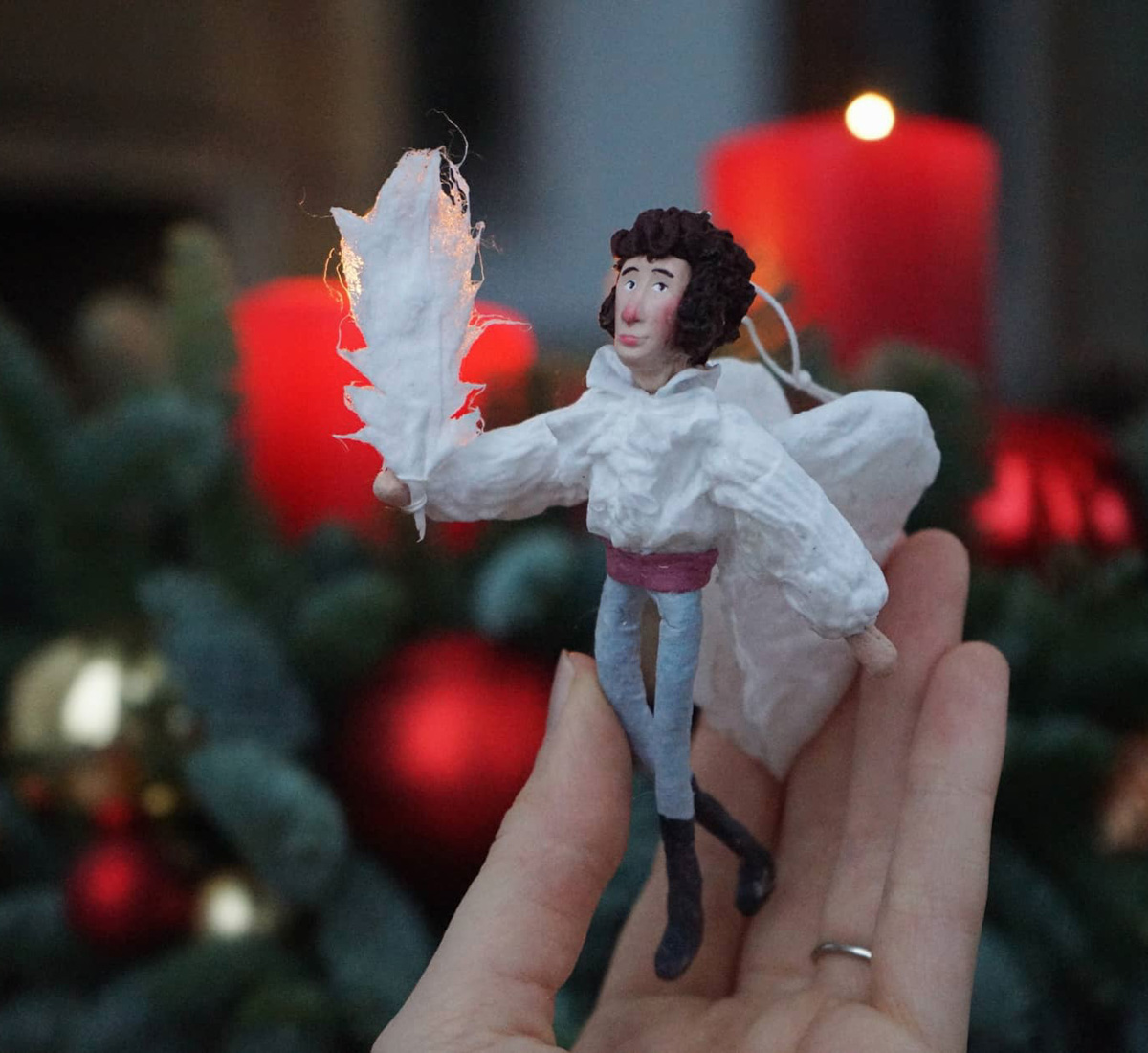 Удивительные игрушки из ваты делают в небольшой деревне Вязниковского района. Елочные украшения уже прославили Кузьмино на всю страну. Если хотите ощутить приближение Нового года, тогда не просто прочтите этот материал до конца, но и найдите время, чтобы посетить уникальную мини-артель Владимирской области.