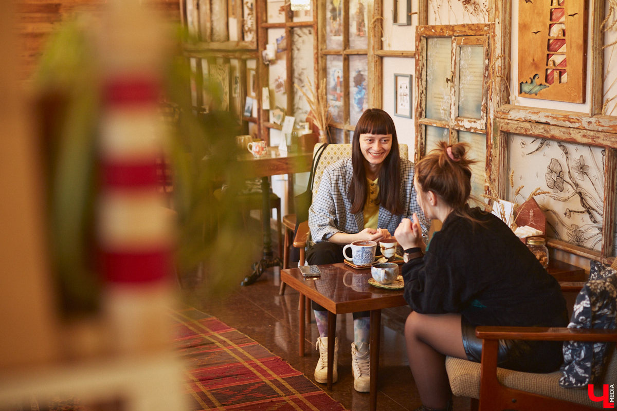 Два непростых года на должности педагога-организатора позади, художница Женя StrangeFruit вернулась и продвигает идеи общественной программы «Учитель для России». На площадке ЦСК «Флигель» проводятся полезные встречи с педагогами для педагогов, это первый этап создания «учительского комьюнити» в 33-м регионе. Что будет дальше?