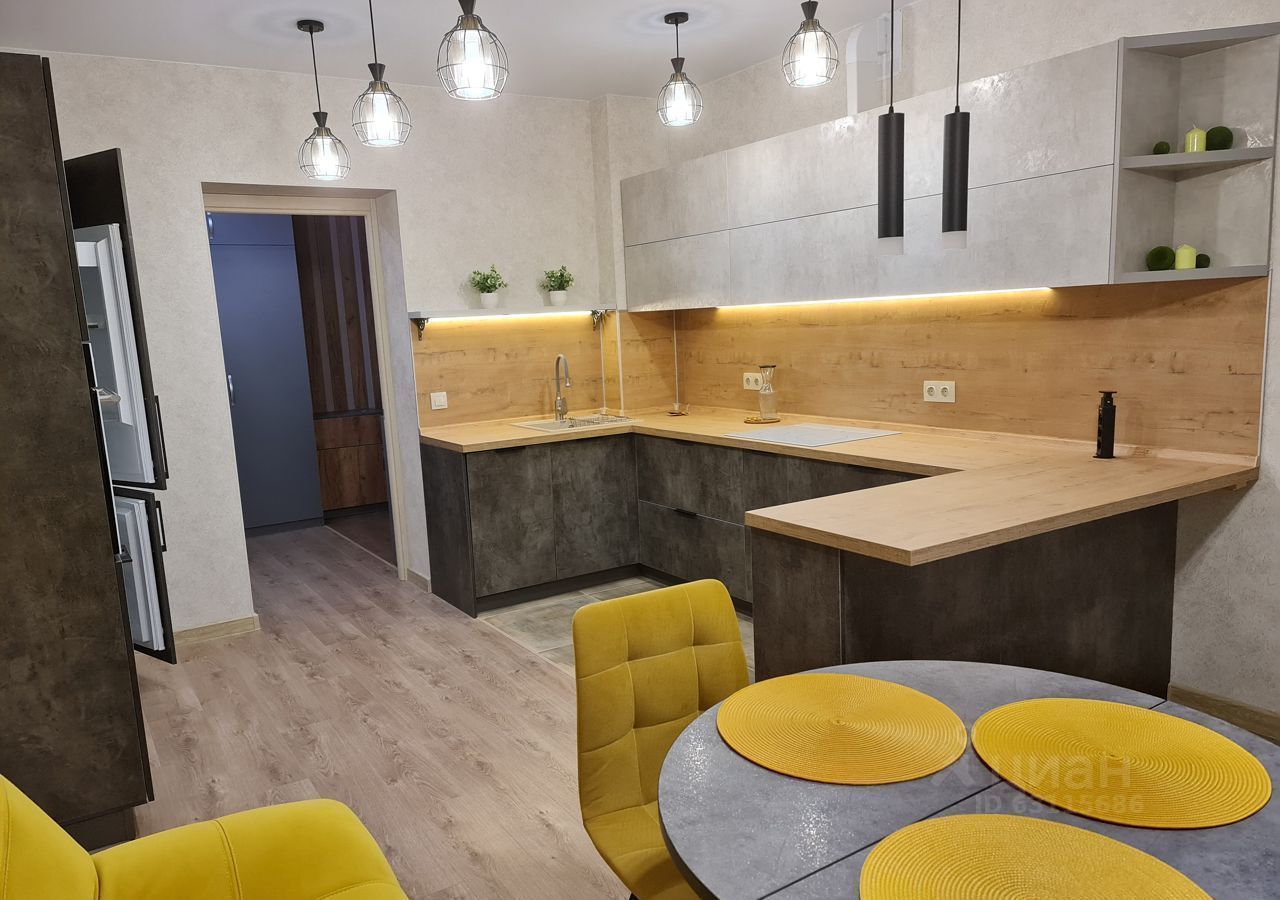 Во-первых, это красиво. Во-вторых… Как показывают исследования РИА «Новости», большая часть владимирских семей из четырёх человек не может себе позволить съём жилья. Но мечты никому не отнять! Поэтому наслаждаемся видами самых дорогих «двушек» города в обзоре «Ключ-Медиа».