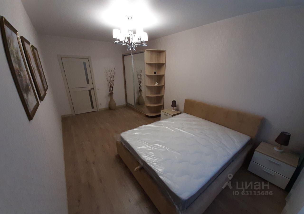 Во-первых, это красиво. Во-вторых… Как показывают исследования РИА «Новости», большая часть владимирских семей из четырёх человек не может себе позволить съём жилья. Но мечты никому не отнять! Поэтому наслаждаемся видами самых дорогих «двушек» города в обзоре «Ключ-Медиа».