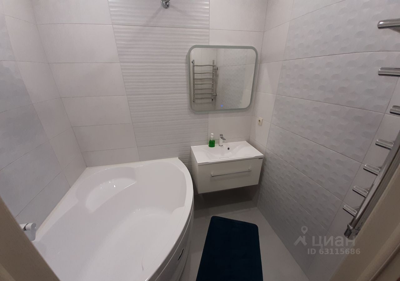 Во-первых, это красиво. Во-вторых… Как показывают исследования РИА «Новости», большая часть владимирских семей из четырёх человек не может себе позволить съём жилья. Но мечты никому не отнять! Поэтому наслаждаемся видами самых дорогих «двушек» города в обзоре «Ключ-Медиа».