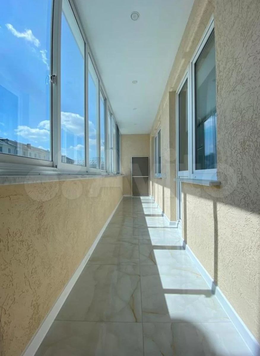 Во-первых, это красиво. Во-вторых… Как показывают исследования РИА «Новости», большая часть владимирских семей из четырёх человек не может себе позволить съём жилья. Но мечты никому не отнять! Поэтому наслаждаемся видами самых дорогих «двушек» города в обзоре «Ключ-Медиа».