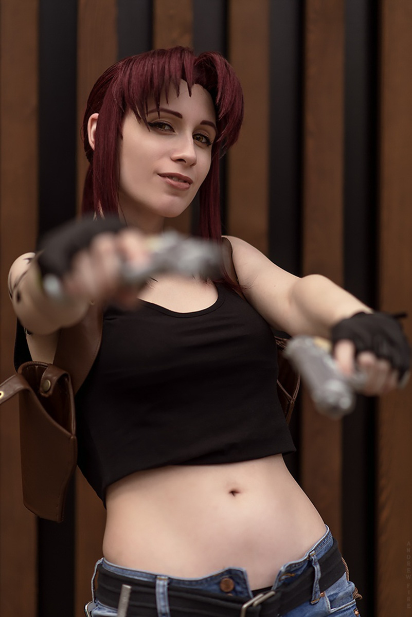 Анна Шерер пронесла свое хобби через жизненные невзгоды, безденежье и переезд. Спустя 13 лет девушка продолжает создавать сногсшибательные образы с перчинкой. «Ключ-Медиа» узнал, чем и как сейчас живет анимешник из Владимира со стажем.