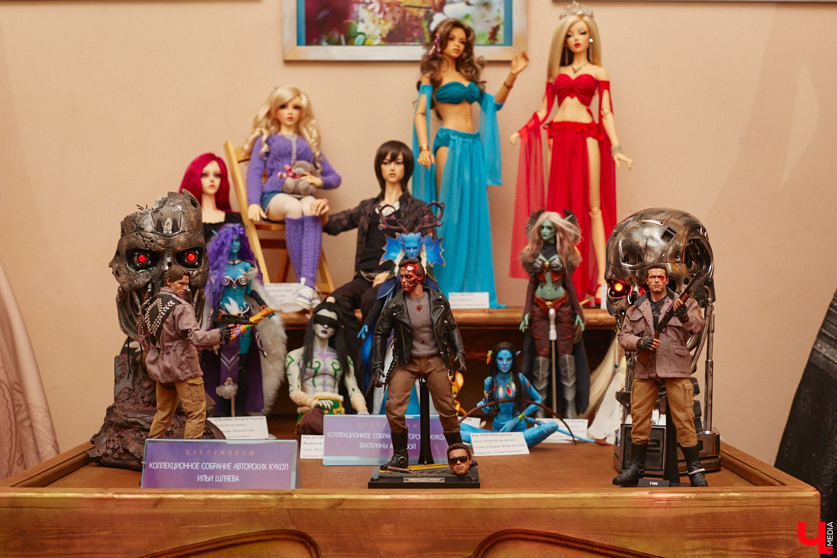 В минувшие выходные во Владимире состоялся второй камерный фестиваль «КуклУникум». На нем собрались не только местные коллекционеры, но и мастера со всего региона. «Ключ-Медиа» прошелся по «Княжеским палатам» и поближе рассмотрел большую часть авторских кукол. 