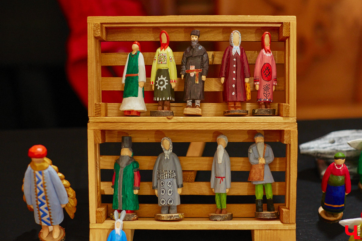 В минувшие выходные во Владимире состоялся второй камерный фестиваль «КуклУникум». На нем собрались не только местные коллекционеры, но и мастера со всего региона. «Ключ-Медиа» прошелся по «Княжеским палатам» и поближе рассмотрел большую часть авторских кукол. 