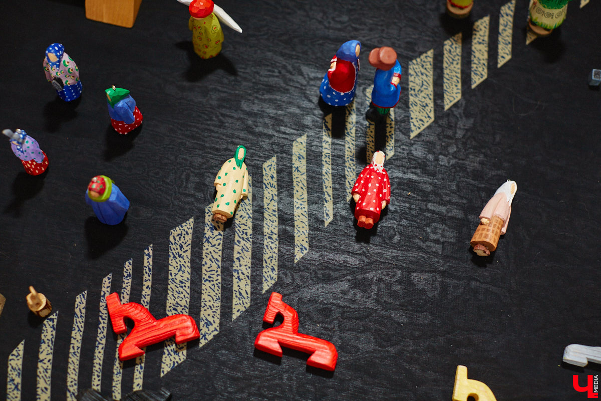 В минувшие выходные во Владимире состоялся второй камерный фестиваль «КуклУникум». На нем собрались не только местные коллекционеры, но и мастера со всего региона. «Ключ-Медиа» прошелся по «Княжеским палатам» и поближе рассмотрел большую часть авторских кукол. 